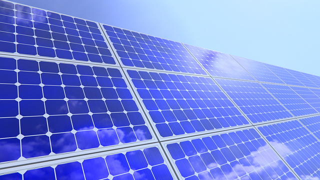 Solární panel s baterií – to jsou i ostrovní systémy